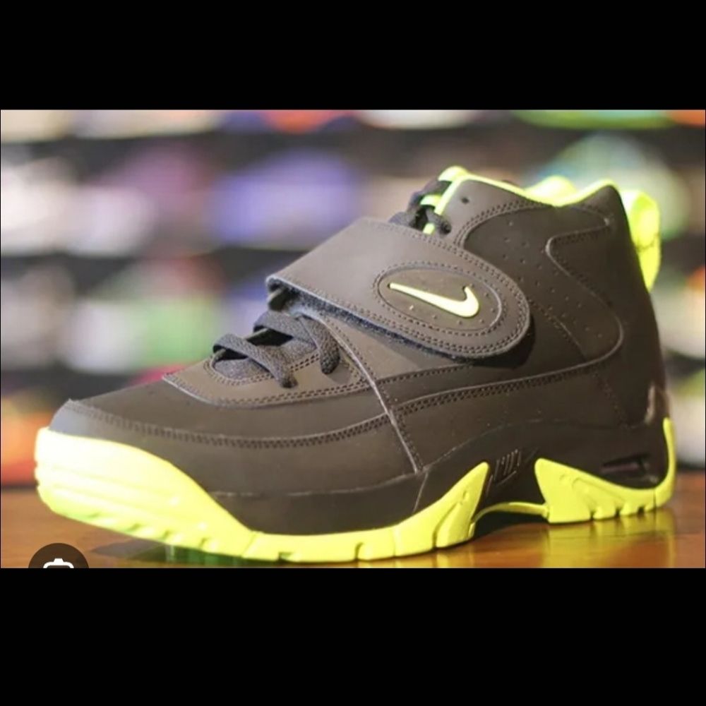 BNIB, Nike Air Mission Sneaker